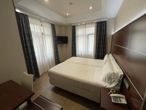 Standard Room, 2 Twin Beds | In-room safe, free WiFi, bed sheets