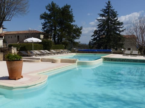 Seasonal outdoor pool, pool umbrellas, sun loungers