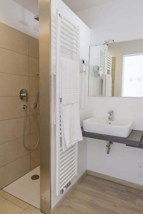 Shower, free toiletries, hair dryer, bidet