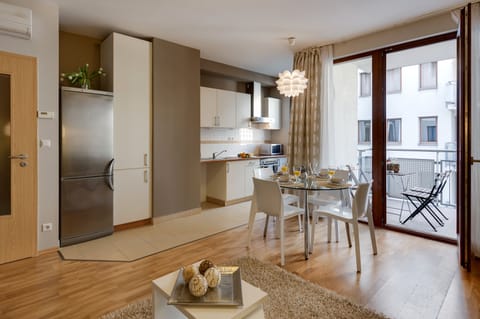 One Bedroom Apartment 4 Adults | In-room dining