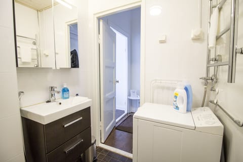 Superior Apartment, 2 Bedrooms, Non Smoking | Bathroom | Shower, hair dryer, towels