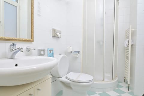 Standard Double or Twin Room, Sea View | Bathroom | Shower, hair dryer, soap, shampoo