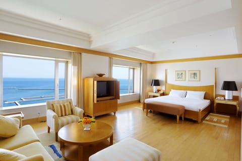 Presidential Suite Room, Non Smoking | In-room safe, desk, laptop workspace, free WiFi