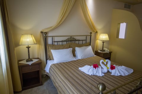Deluxe Room | In-room safe, iron/ironing board, free cribs/infant beds, rollaway beds