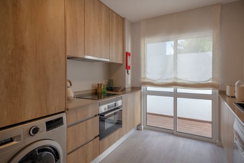 Apartment, 2 Bedrooms | Private kitchen | Fridge, microwave, oven, stovetop