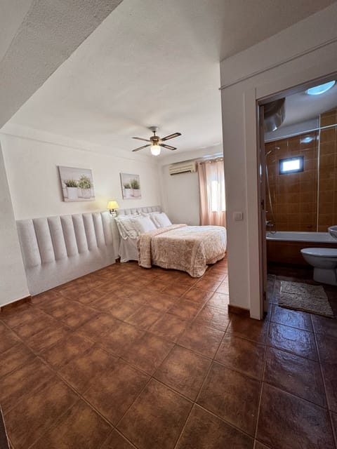 Deluxe Double Room, 1 Double Bed, Private Bathroom | Pillowtop beds, soundproofing, free WiFi, bed sheets