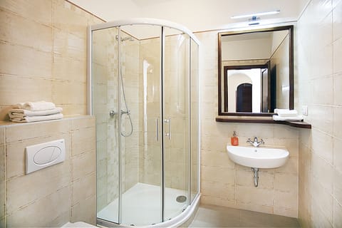 Apartment, 2 Bedrooms | Bathroom | Free toiletries, hair dryer, towels
