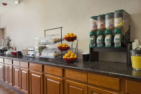 Free daily continental breakfast