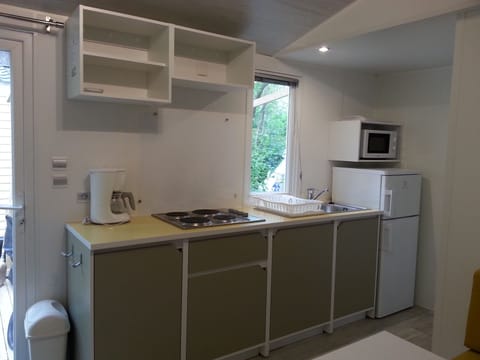 Comfort mobile home for 4/6 people | Private kitchen | Fridge, microwave, stovetop, coffee/tea maker