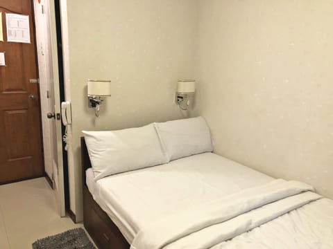 Standard Room | Desk, iron/ironing board, free WiFi, bed sheets