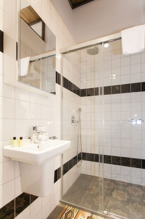 Classic Double Room, 1 Queen Bed, City View | Bathroom | Shower, rainfall showerhead, free toiletries, hair dryer
