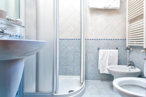 Standard Double Room, Shared Bathroom | Shared bathroom