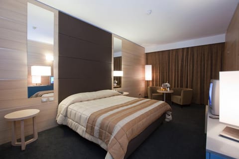 Junior Suite | Premium bedding, minibar, in-room safe, desk