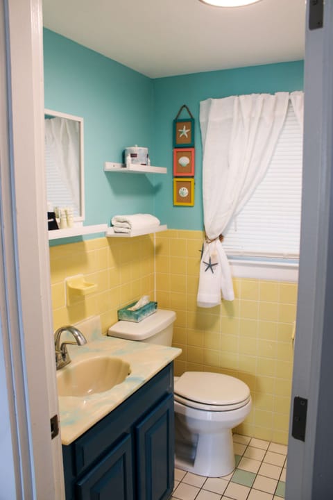 Standard Double Room, 2 Queen Beds (Second Floor) | Bathroom | Combined shower/tub, towels