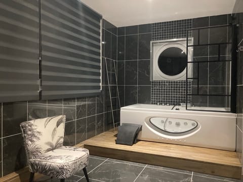 Superior Suite, Ensuite (Suite Junior King, Balnéo) | Bathroom