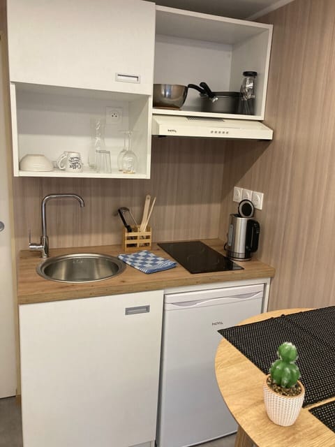 Cottage, Accessible, Ensuite | Shared kitchen