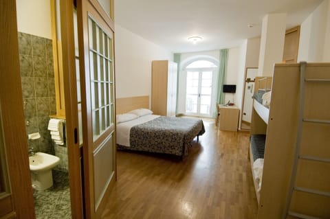 Quadruple Room | Minibar, desk, free WiFi, bed sheets