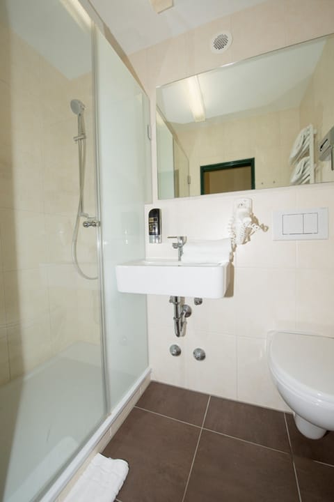 Double Room | Bathroom | Hair dryer, towels