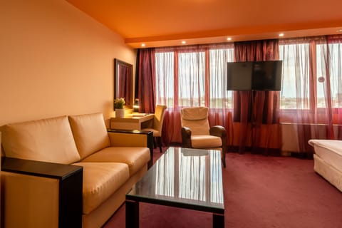 Superior Double Room | Minibar, individually decorated, desk, soundproofing