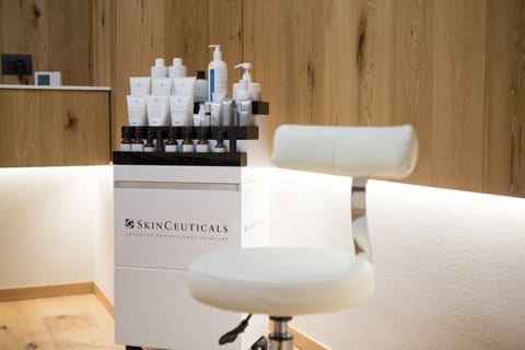 Couples treatment rooms, body treatments, body scrubs