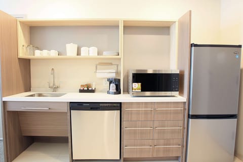 Fridge, microwave, dishwasher, coffee/tea maker