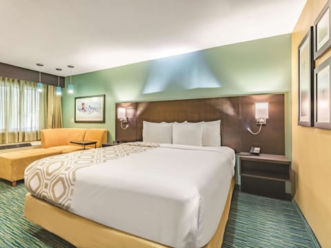 Deluxe Room, 1 King Bed, Non Smoking | Premium bedding, desk, blackout drapes, iron/ironing board