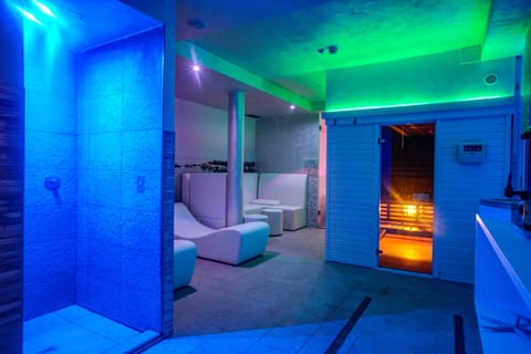 Sauna, spa tub, steam room, Turkish bath, aromatherapy