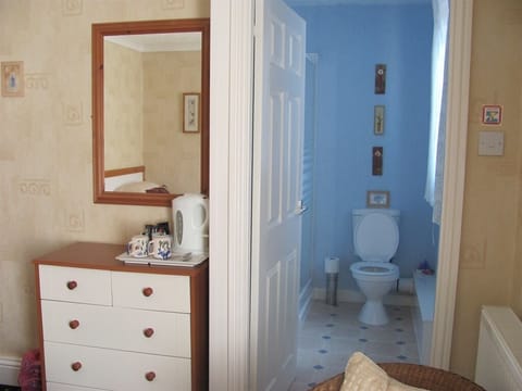 Twin Room, Ensuite | Bathroom