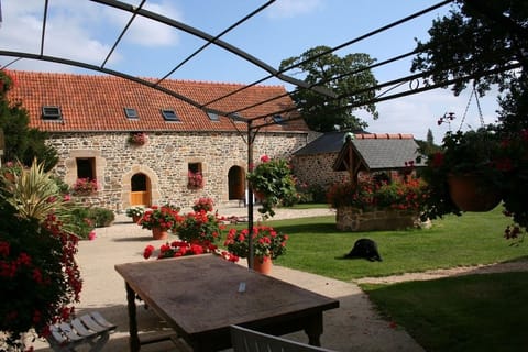 Cottage, 3 Bedrooms (Les Ecuries) | Individually decorated, individually furnished, free cribs/infant beds