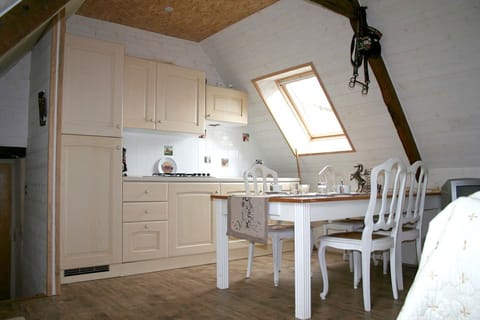 Cottage (Chevalerie Bretonne) | In-room dining