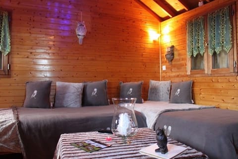 Cabin (Cabane dans les Arbres) | Living area