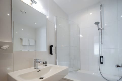 Economy Double Room without balcony | Bathroom | Designer toiletries, hair dryer, bathrobes, towels