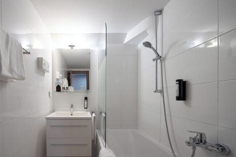 Single Room (XS) | Bathroom | Designer toiletries, hair dryer, bathrobes, towels