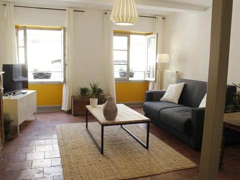 Apartment, Ensuite (Bastide 1) | Living area | Table tennis