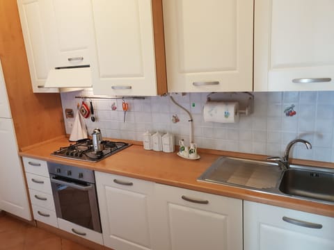 Apartment, 1 Bedroom | Private kitchen | Stovetop, cookware/dishes/utensils