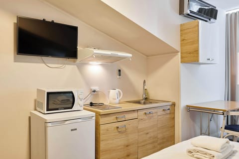 Double or Twin Room | Private kitchen