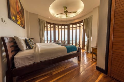 Sunset 2 Bedroom Penthouse | Premium bedding, minibar, in-room safe, individually decorated