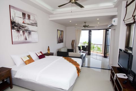 Sea View Corner Suites | Premium bedding, minibar, in-room safe, individually decorated