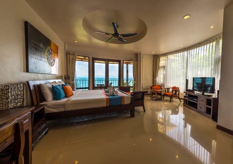 Sea View Corner Suites | Premium bedding, minibar, in-room safe, individually decorated