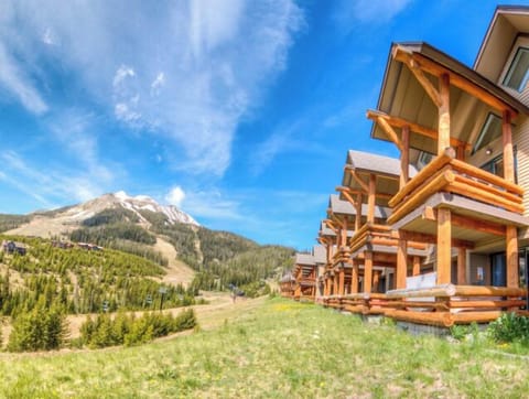 Saddle Ridge H2 with direct Ski-in/ski-out and Lone Peak views