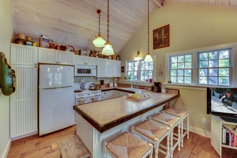 Breakfast bar seating for four