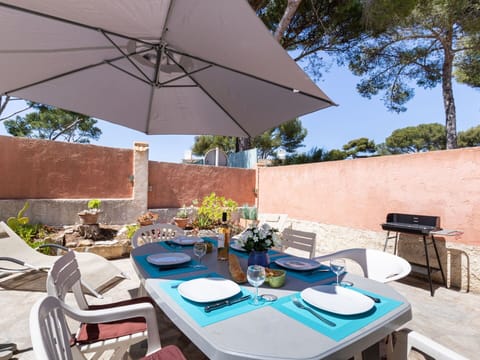 Table, Furniture, Building, Plant, Property, Chair, Outdoor Table, Azure, Shade, Outdoor Furniture