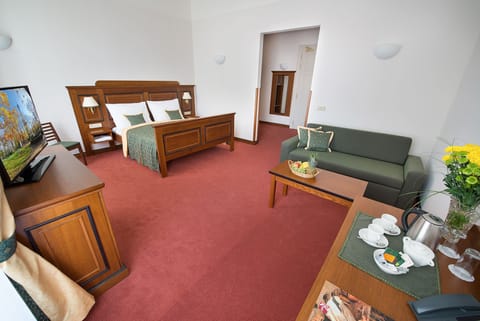 Superior Double Room | Hypo-allergenic bedding, in-room safe, iron/ironing board, free WiFi