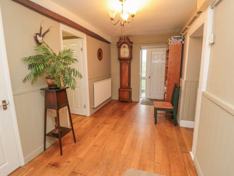 Cottage | 4 bedrooms, individually decorated, individually furnished, free WiFi