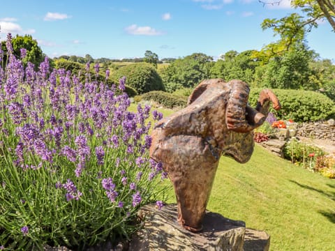 Cottage | Property grounds