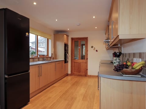 Cottage | Private kitchen | Stovetop, dishwasher, highchair, cookware/dishes/utensils