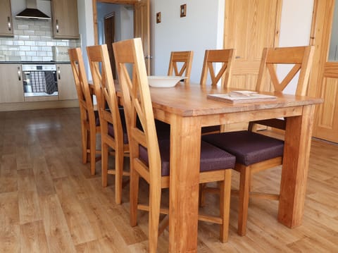 Cottage | Private kitchen | Fridge, microwave, stovetop, dishwasher