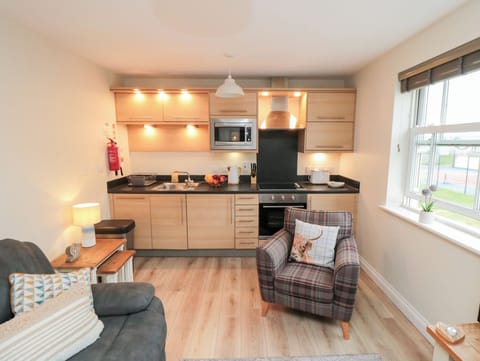 Cottage | Private kitchen | Microwave, stovetop, dishwasher, highchair