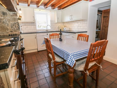 Cottage | Private kitchen | Cookware/dishes/utensils