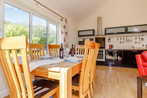 Cottage | Private kitchen | Microwave, stovetop, dishwasher, electric kettle